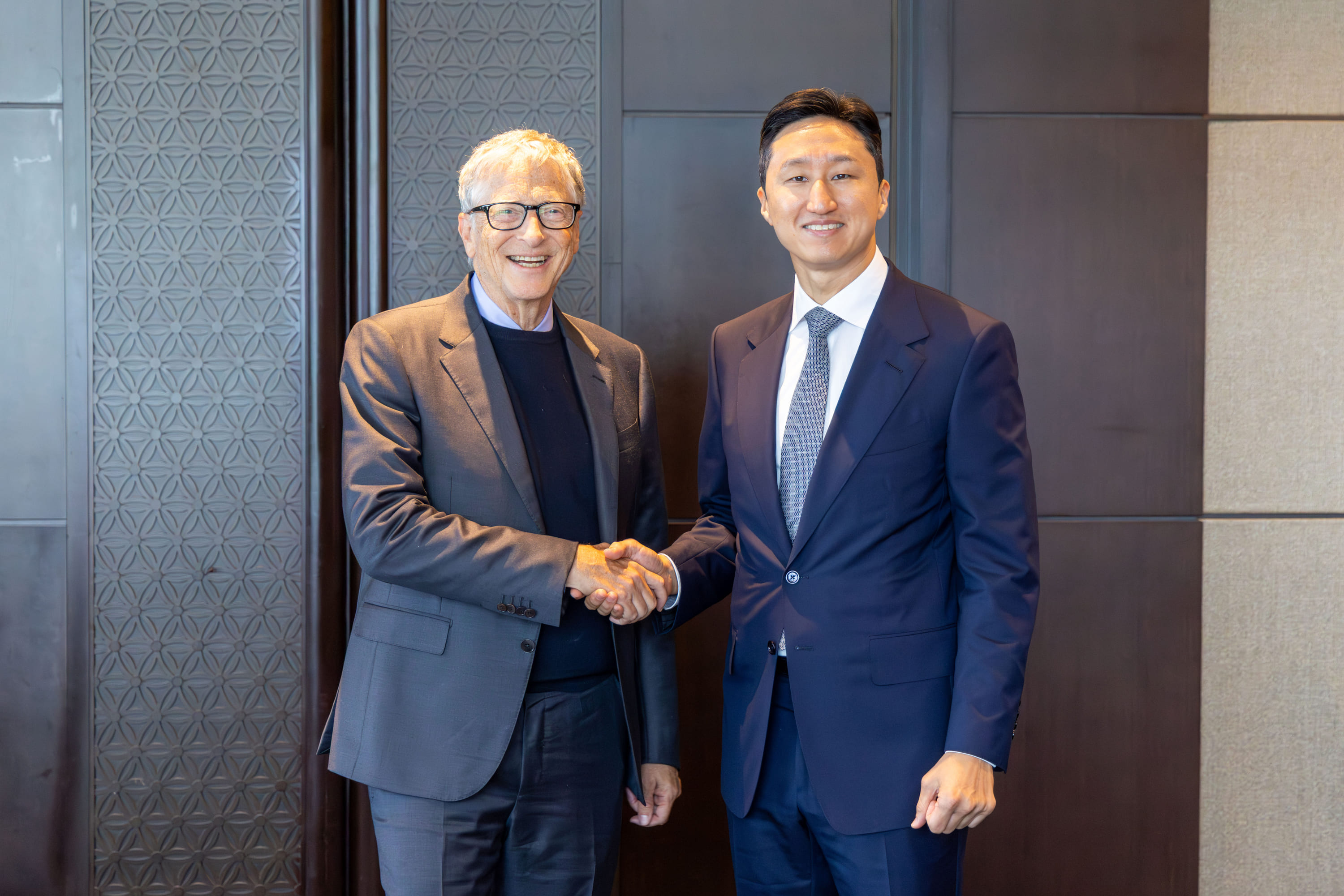 Bill Gates in Korea to promote nuclear-powered ships