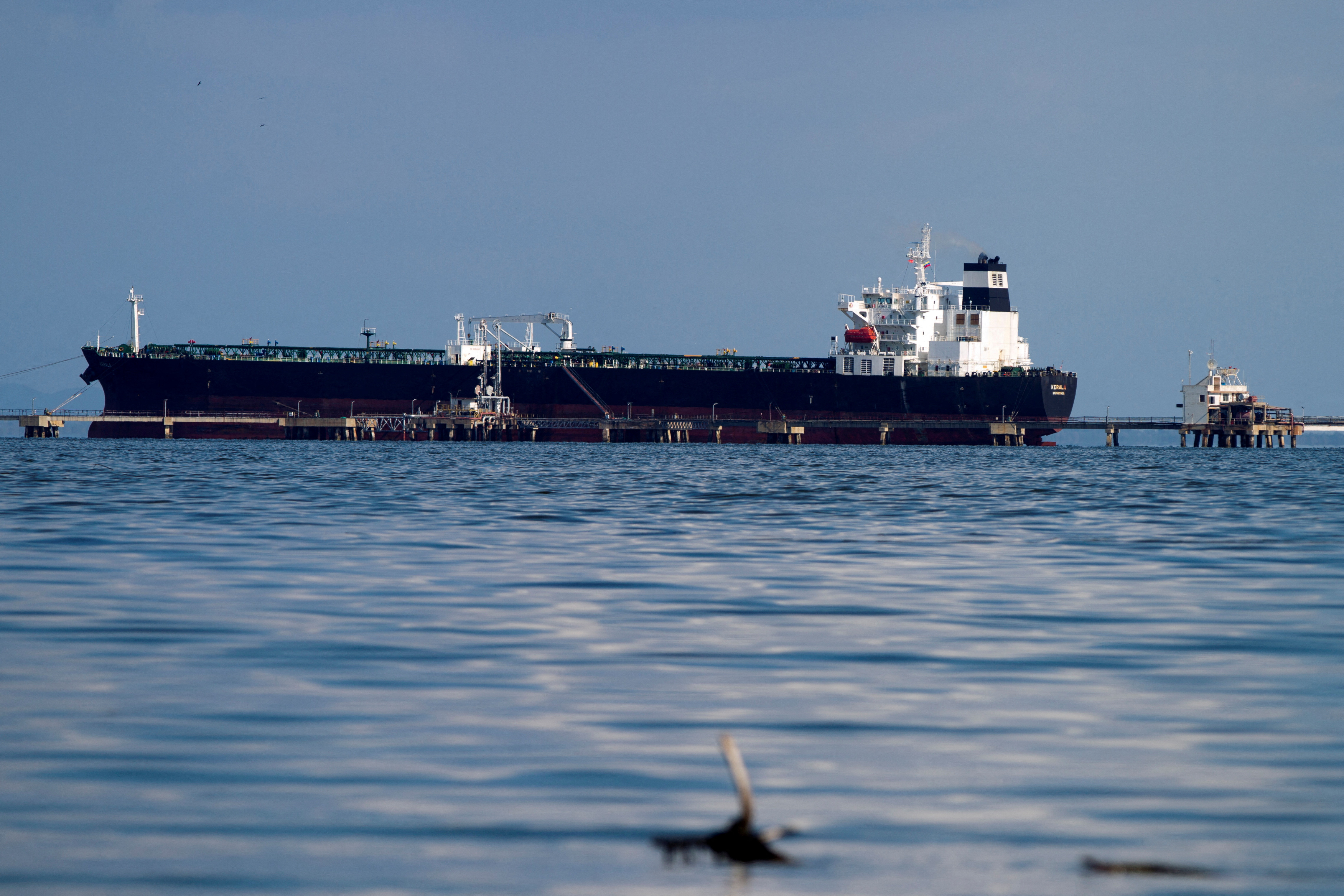 U.S. Coast Guard seizes Panama-registered Oil tanker moving sanctioned of Coast Venezuelan