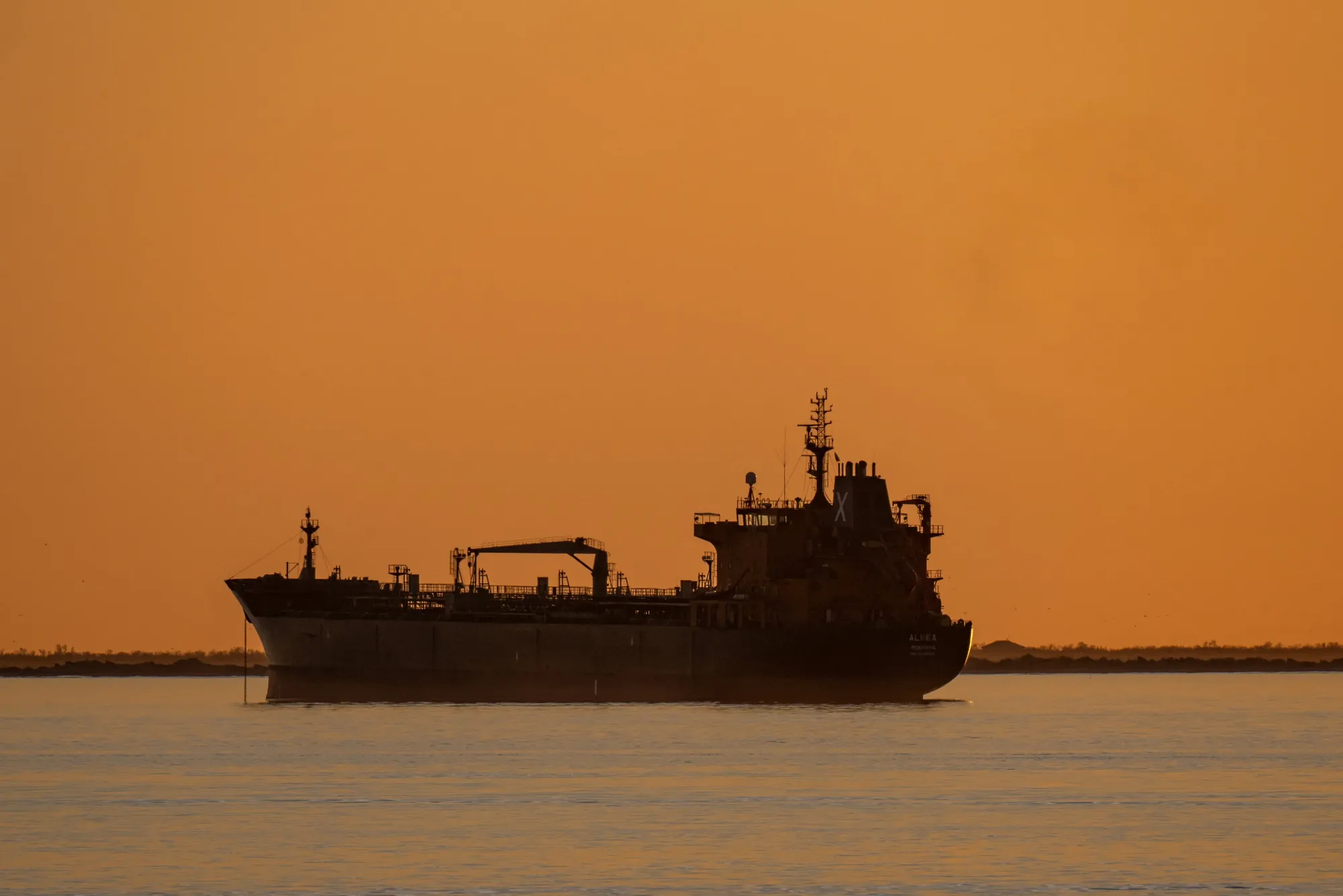 Report : Of the over a thousand ships trapped in the Persian Gulf, 7 have been released in recent days.