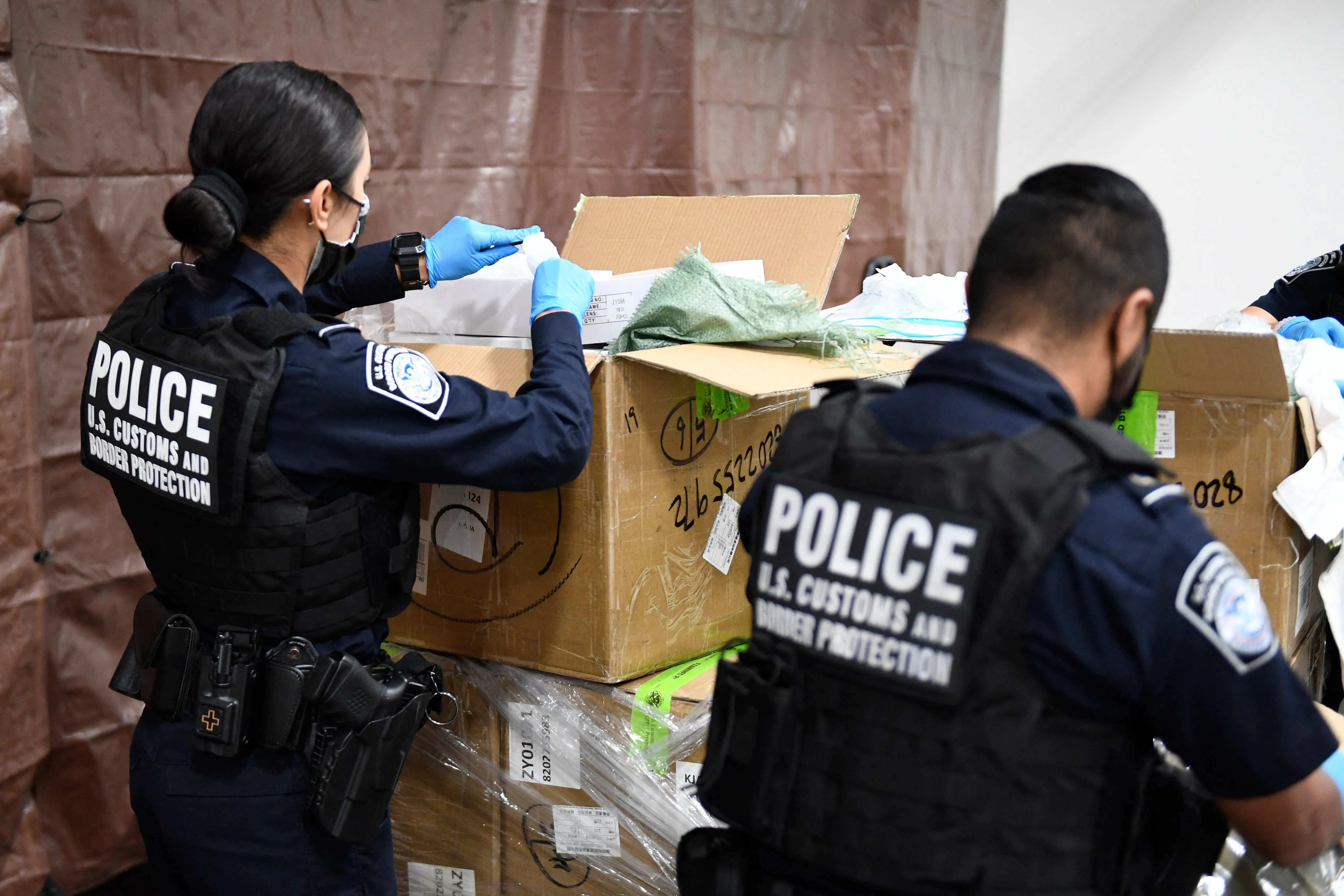 Millions  euros seizure of counterfeit garments in the port of Trieste