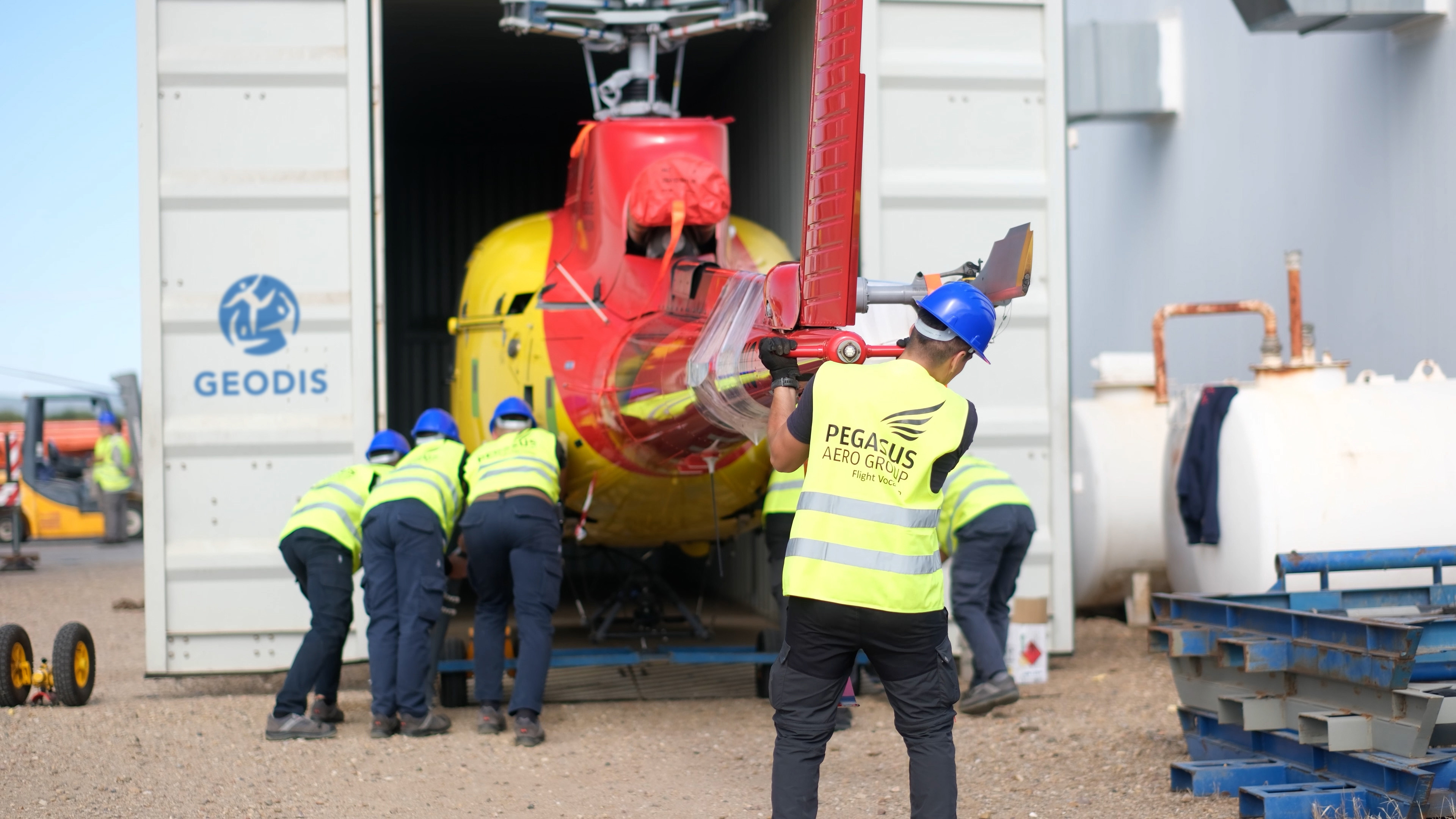 GEODIS Ships firefighting helicopters between Spain and Chile- Video