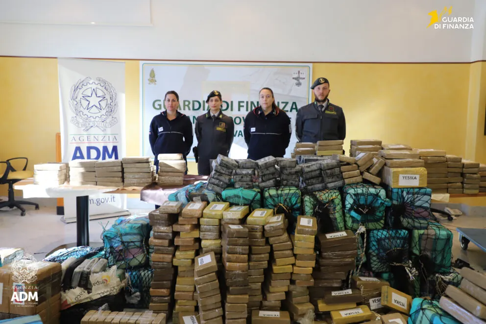 Italy : More than two tons of pure cocaine seized at the port of Genoa