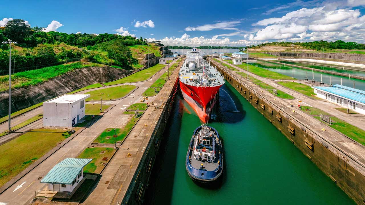 Panama Canal announced an increase in the number of daily transits