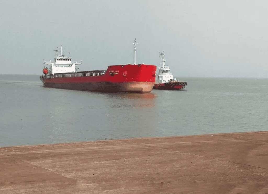 Cargo Ship JSW RAIGAD Runs Aground Off Kolaba Fort Due Maritime Tickers