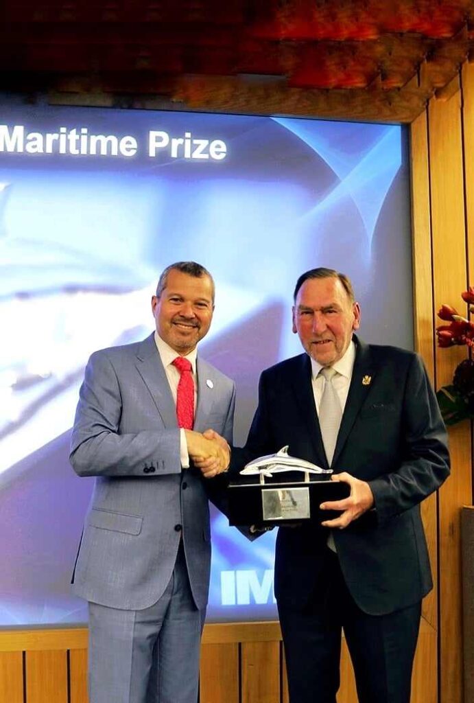 Captain Ian Finley receives IMO International Maritime Prize Maritime Tickers