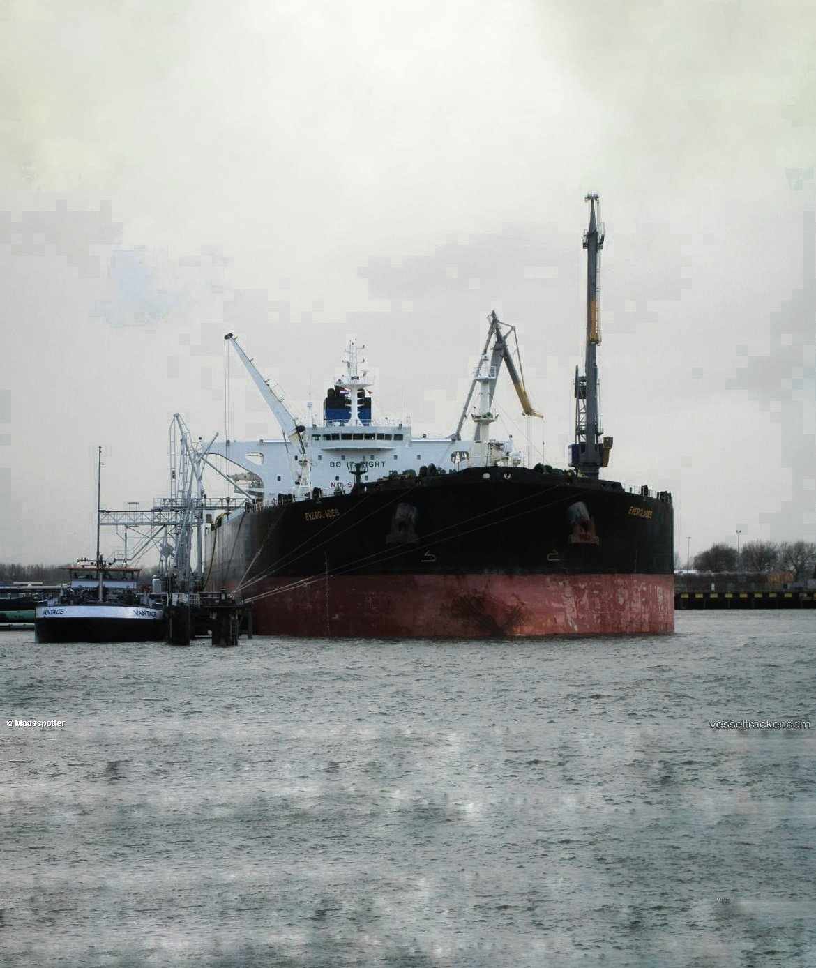 A Russian tanker banned in India is transferred to another ship. Maritime Tickers