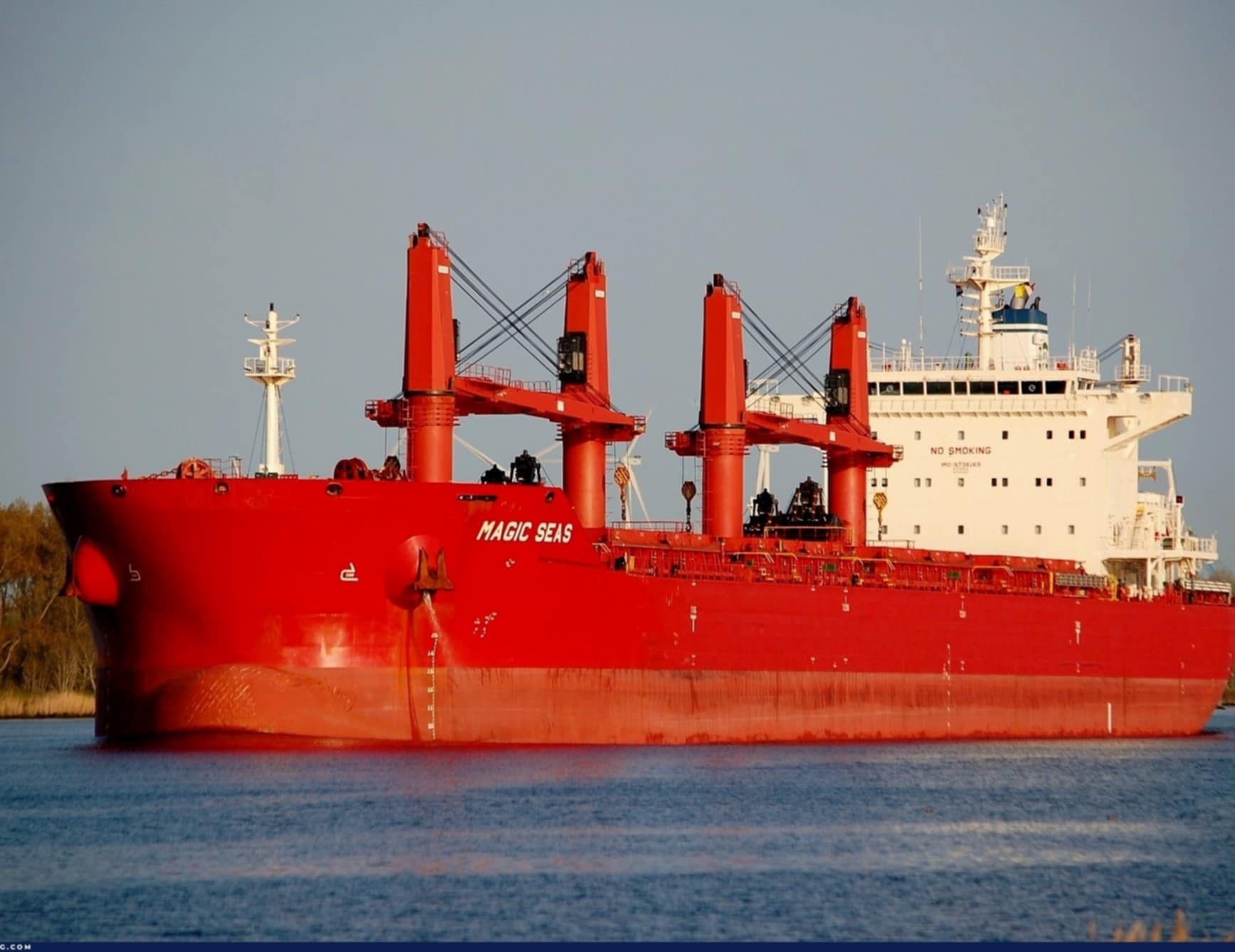 Ambrey Crew abandon ship under attack in Red Sea off Yemen Maritime Tickers.jpg