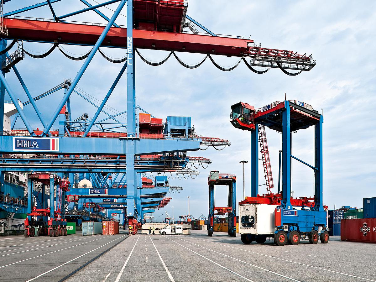 New Zealand’s biggest port to trial first all-electric straddle carrier Maritime Tickers.jpeg