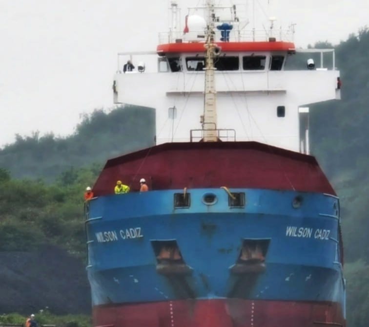Wilson Gdynia ship allides with Kiel Canal lock jetty in Germany Maritime Tickers.jpg